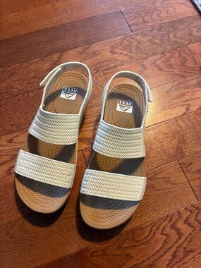 Reef Women's Cream Braided Strap Water Vista Sandals white and tan size 8